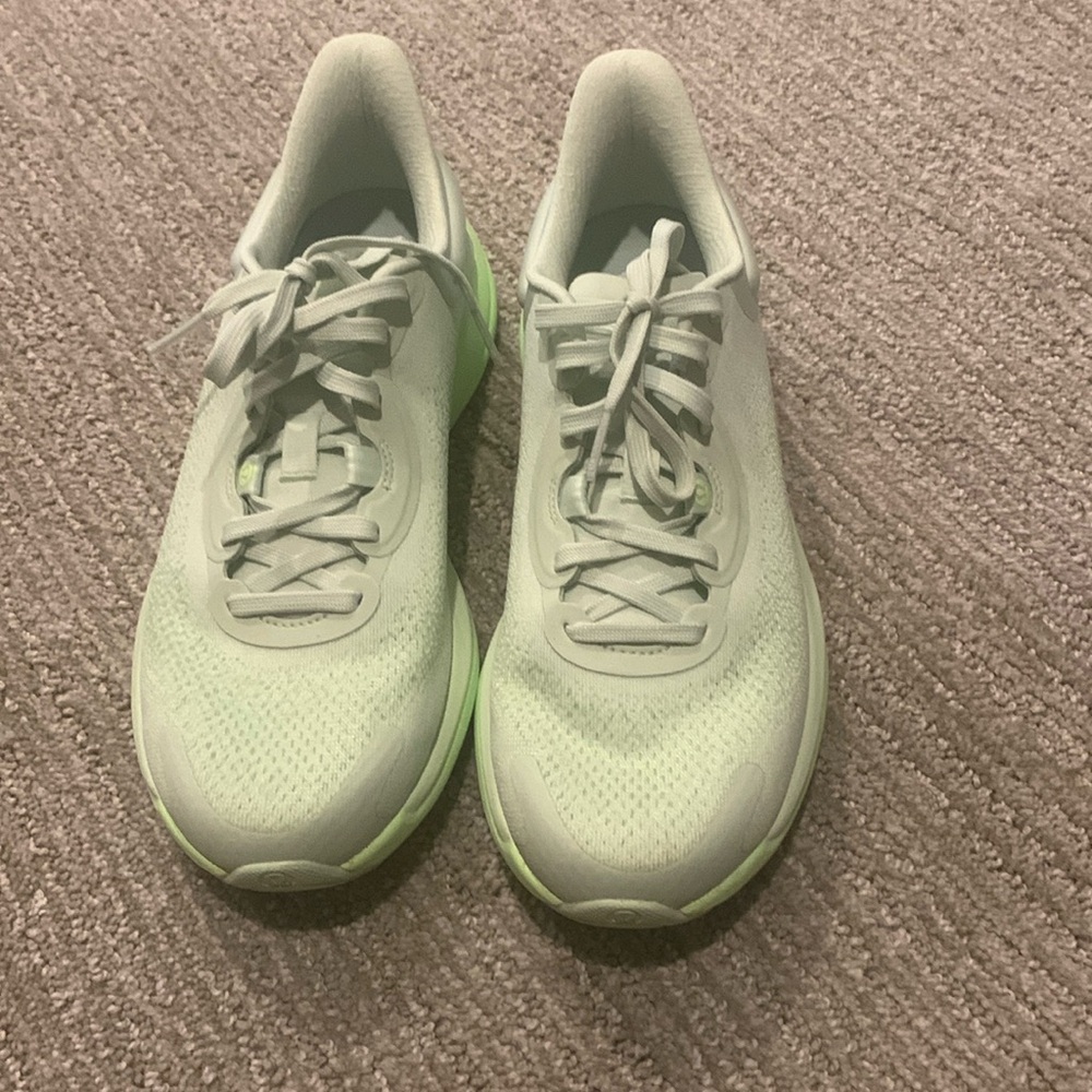 LuluLemon running